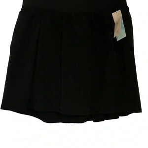 LIVI Active skirt with built in short. Adorable pleated detail in back 14/16